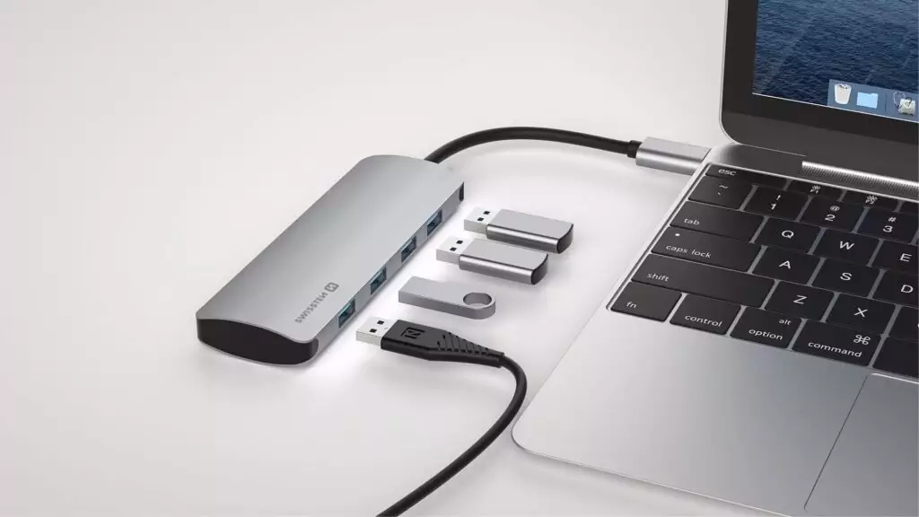 SWISSTEN USB-C HUB 4-IN-1 (4x USB 3.0) ALUMINIUM