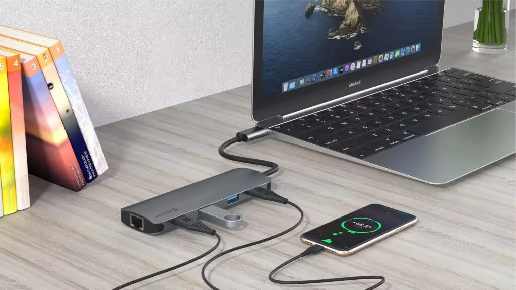 SWISSTEN USB-C HUB 8-IN-1 (USB-C PD, HDMI 4K, LAN RJ45, 3x USB 3.0, SD, MICRO SD) ALUMINIUM
