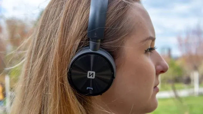 WIRELESS STEREO HAEDPHONES SWISSTEN TRIX BLACK